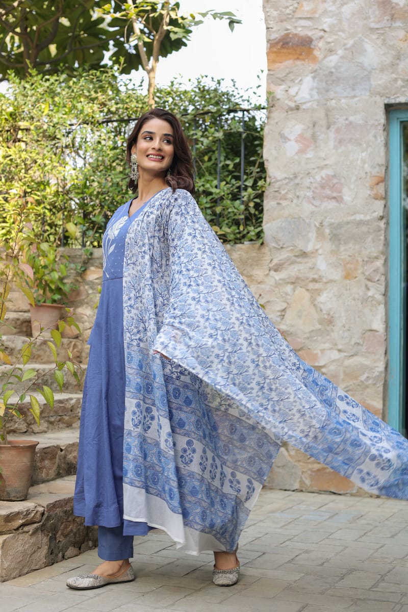 Blue Kurta Suit Set With Floral Embroidery